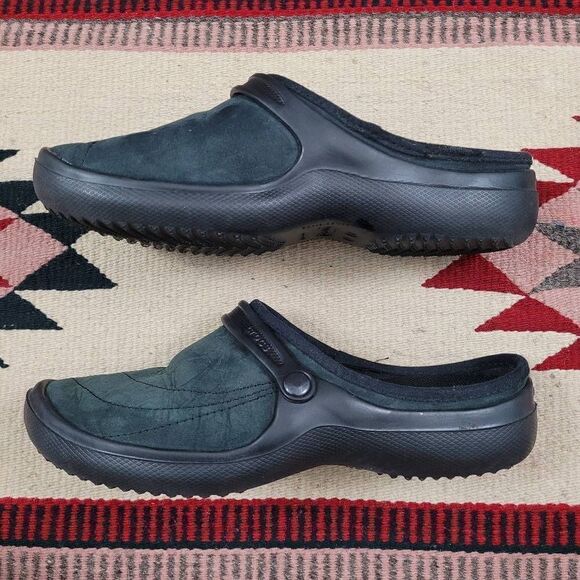 Crocs Wrapped Clogs Sz 7 Black Suede Slip On Mule Shoes Comfort Warm 10971 - Picture 4 of 9